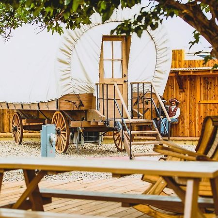The Big Texan - Cabins And Wagons Amarillo Exteriér fotografie