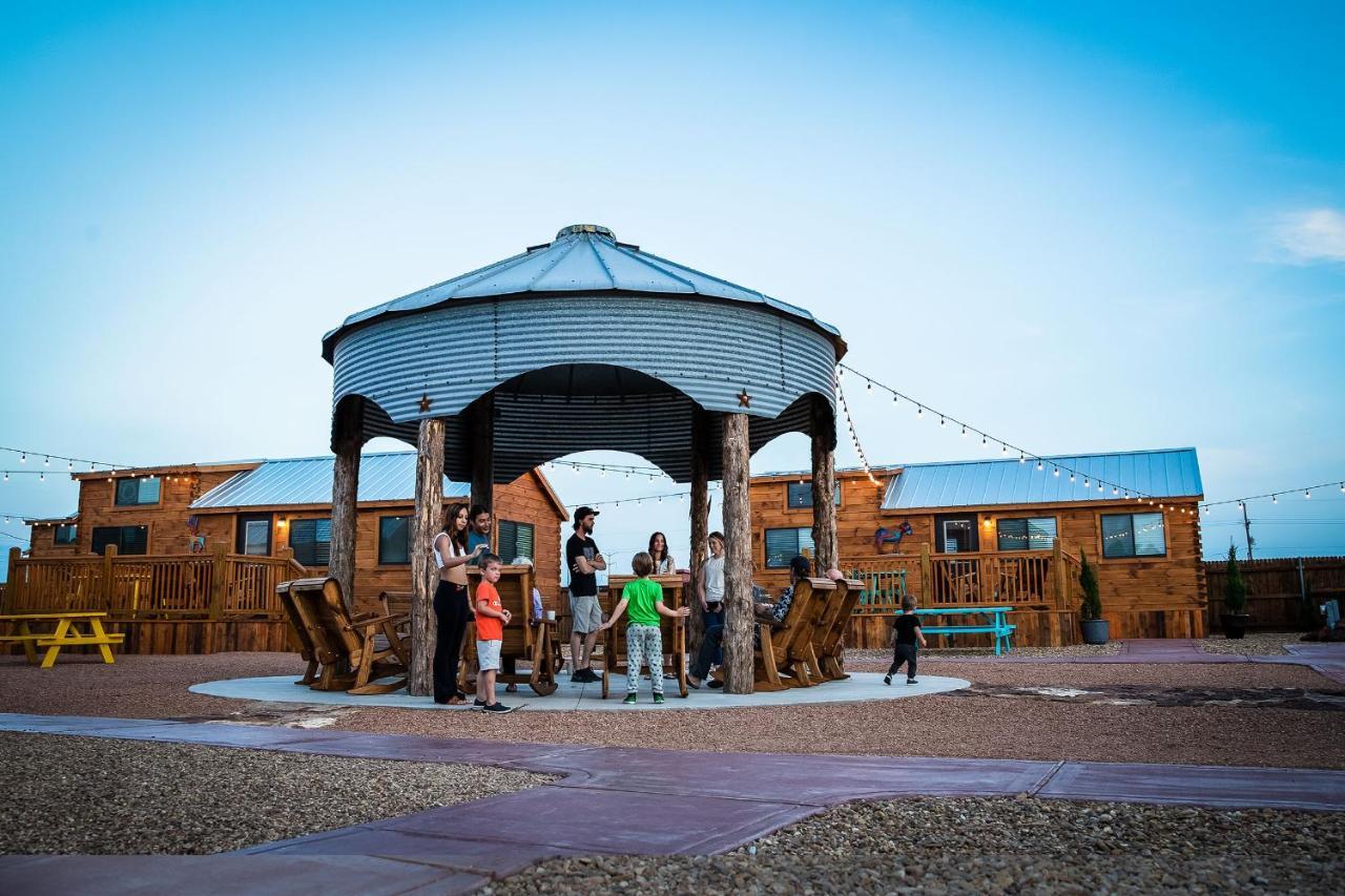 The Big Texan - Cabins And Wagons Amarillo Exteriér fotografie