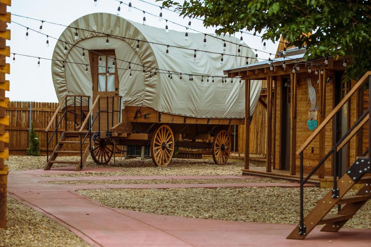 The Big Texan - Cabins And Wagons Amarillo Exteriér fotografie
