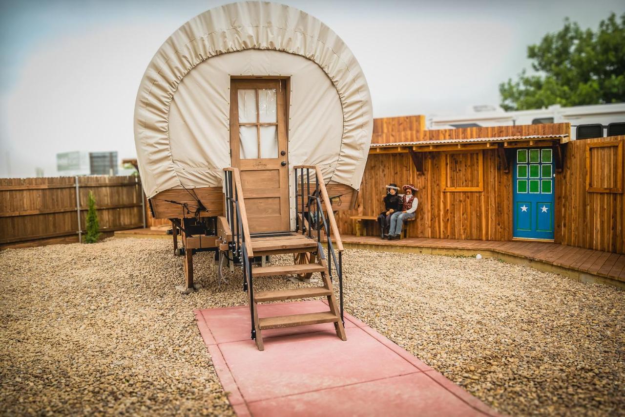 The Big Texan - Cabins And Wagons Amarillo Exteriér fotografie